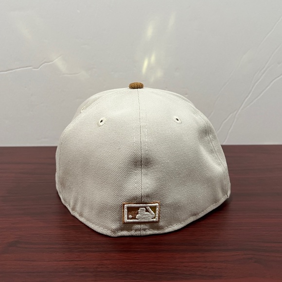 New Era, 59Fifty Fitted Hat, Philadelphia Phillies, Corduroy Brim - Picture 9 of 12